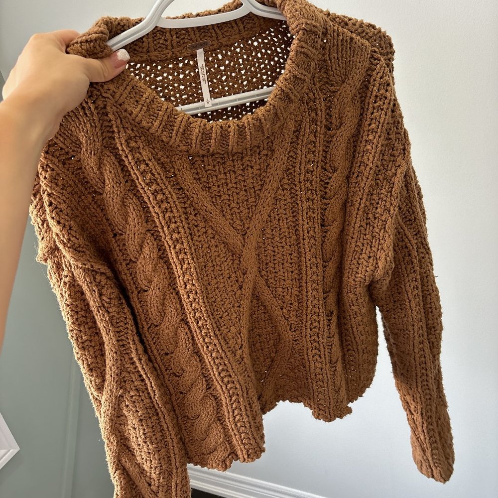 99% NEW FREE PEOPLE SWEATER, SIZE S